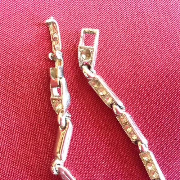 BEAUTIFUL NECKLACE WITH CRYSTALS ALL AROUND - Picture 6 of 8